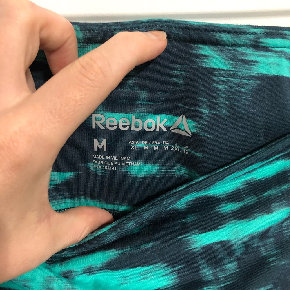 Medium High Rise Reebok Paint Crops - Picture 13 of 14